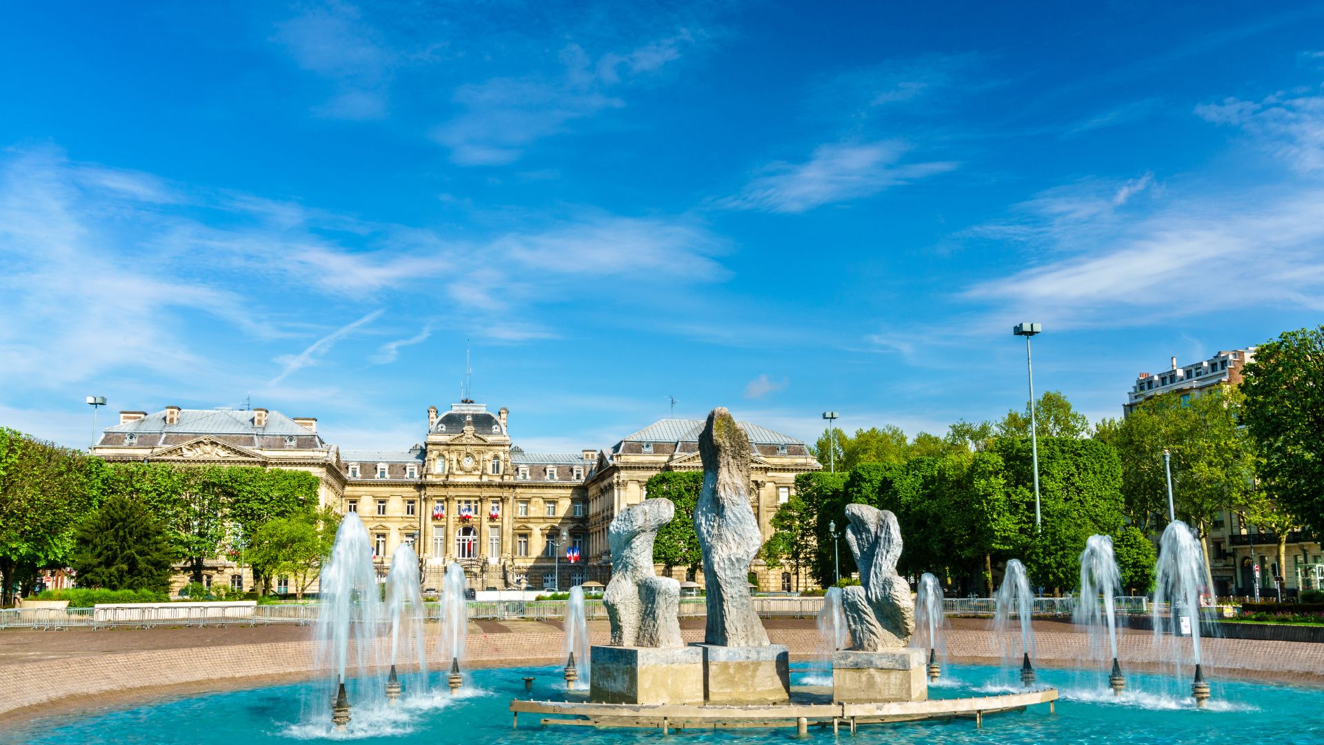 Place de la République à Lille – Cœur administratif et digital de la métropole Fontaine et bâtiments historiques de la Place de la République à Lille, lieu emblématique au cœur du centre-ville.