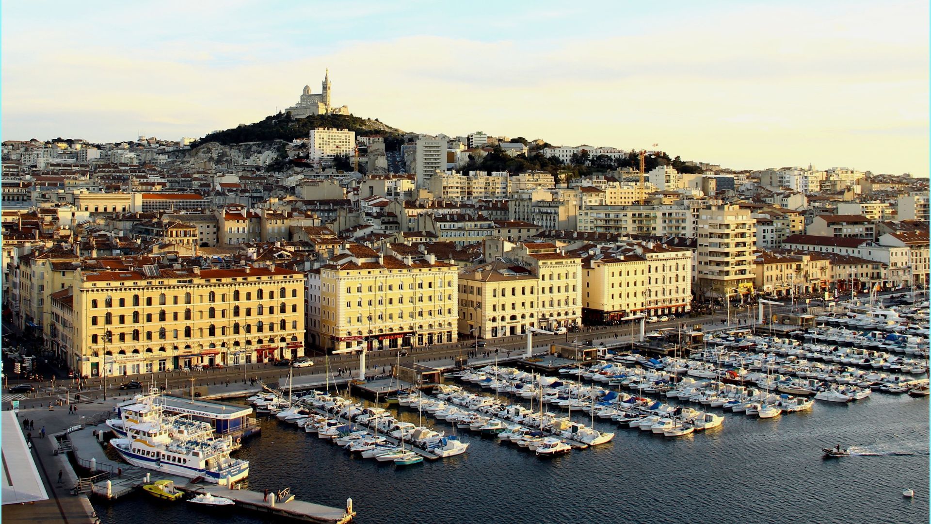 Vieux-Port-de-Marseille-au-coucher-du-soleil Vieux-Port-de-Marseille-au-coucher-du-soleil